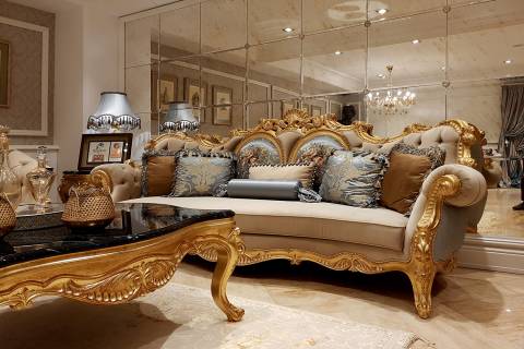 Queen Living Room